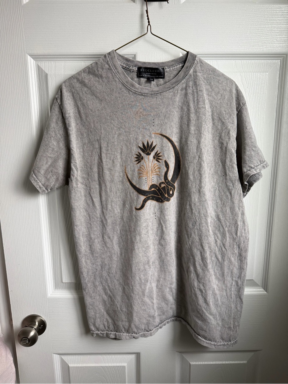 Neoclassics Gray Short-Sleeve Tee